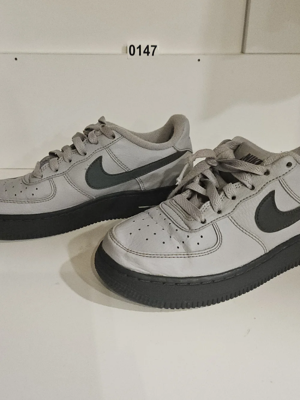 Nike Gray & Black Low-Top Sneakers - 147